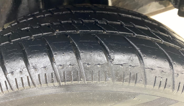 2016 Honda Amaze 1.2L I-VTEC S, Petrol, Manual, 16,362 km, Left Rear Tyre Tread