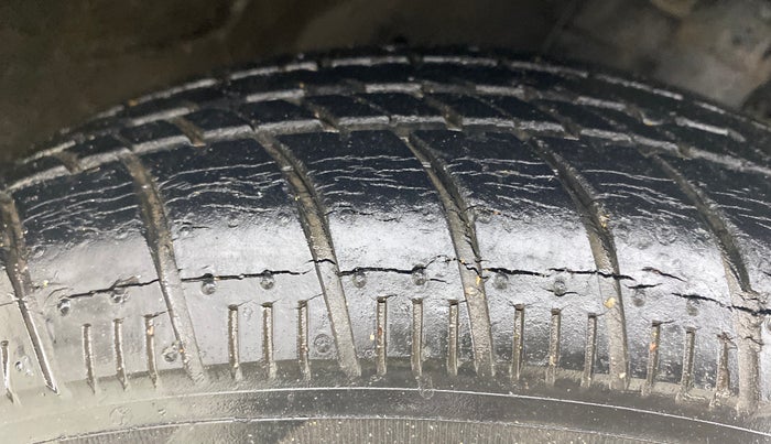 2016 Honda Amaze 1.2L I-VTEC S, Petrol, Manual, 16,362 km, Right Front Tyre Tread