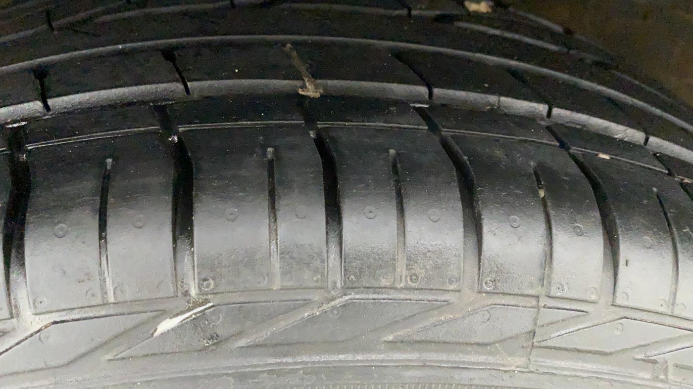 2018 Tata NEXON XMA PETROL, Petrol, Automatic, 32,075 km, Right Rear Tyre Tread