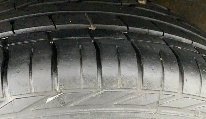 2018 Tata NEXON XMA PETROL, Petrol, Automatic, 32,075 km, Right Rear Tyre Tread