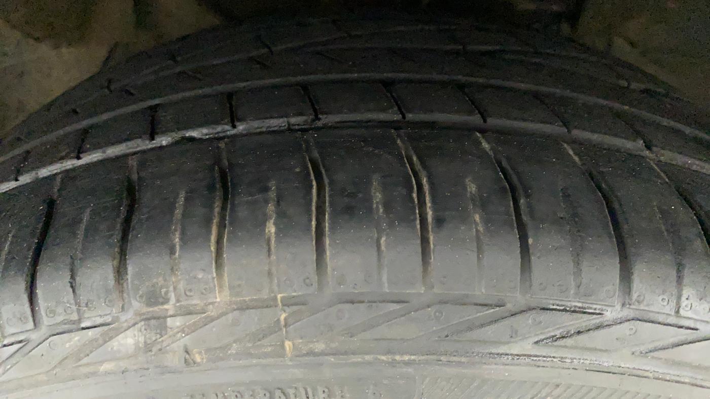 2018 Tata NEXON XMA PETROL, Petrol, Automatic, 32,075 km, Right Front Tyre Tread