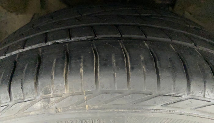 2018 Tata NEXON XMA PETROL, Petrol, Automatic, 32,075 km, Right Front Tyre Tread