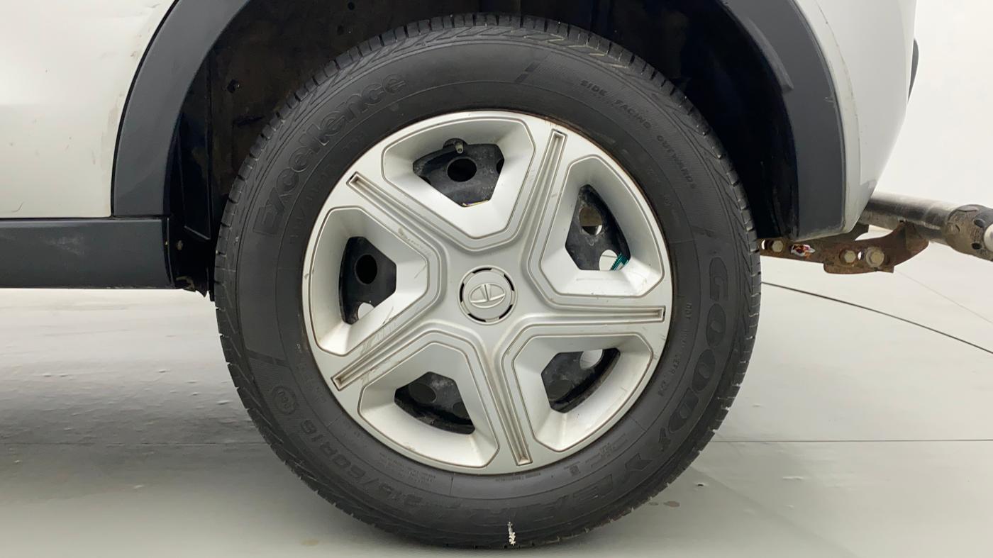 2018 Tata NEXON XMA PETROL, Petrol, Automatic, 32,075 km, Left Rear Wheel