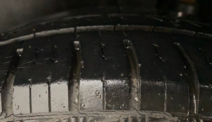 2012 Maruti Swift VXI, Petrol, Manual, 20,264 km, Left Rear Tyre Tread