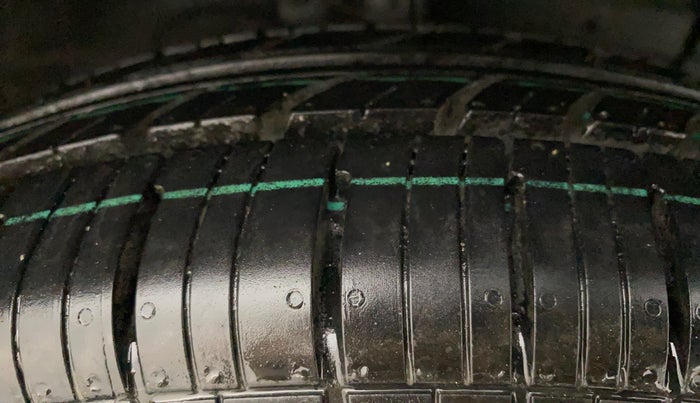 2012 Maruti Swift VXI, Petrol, Manual, 20,264 km, Right Front Tyre Tread