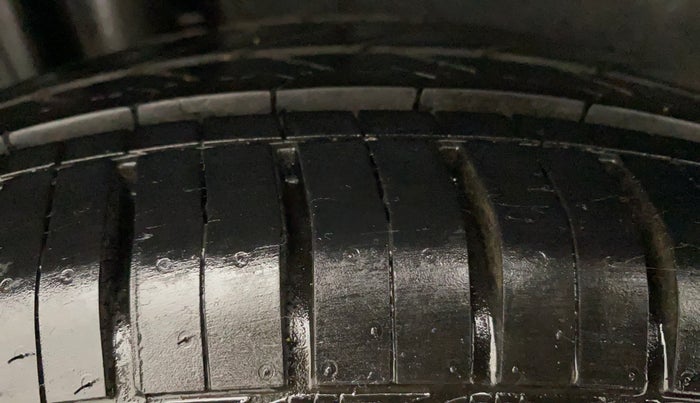 2012 Maruti Swift VXI, Petrol, Manual, 20,264 km, Right Rear Tyre Tread