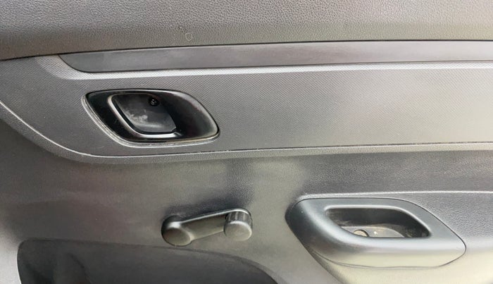 2016 Renault Kwid RXL, Petrol, Manual, 35,006 km, Driver Side Door Panels Control