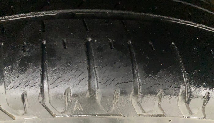 2014 Maruti Ertiga ZDI, Diesel, Manual, 93,357 km, Left Front Tyre Tread