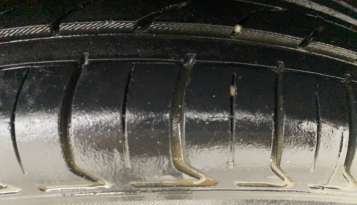 2014 Maruti Ertiga ZDI, Diesel, Manual, 93,357 km, Left Rear Tyre Tread