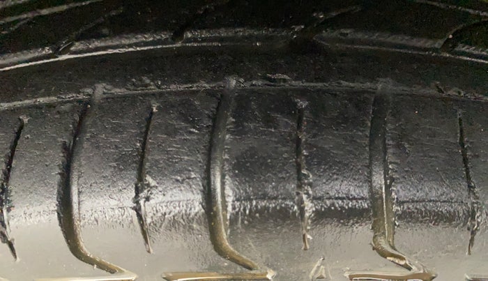 2014 Maruti Ertiga ZDI, Diesel, Manual, 93,357 km, Right Front Tyre Tread