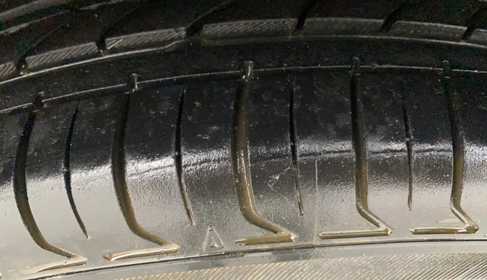 2014 Maruti Ertiga ZDI, Diesel, Manual, 93,357 km, Right Rear Tyre Tread