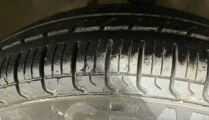 2016 Maruti Alto 800 VXI, Petrol, Manual, 99,702 km, Right Front Tyre Tread