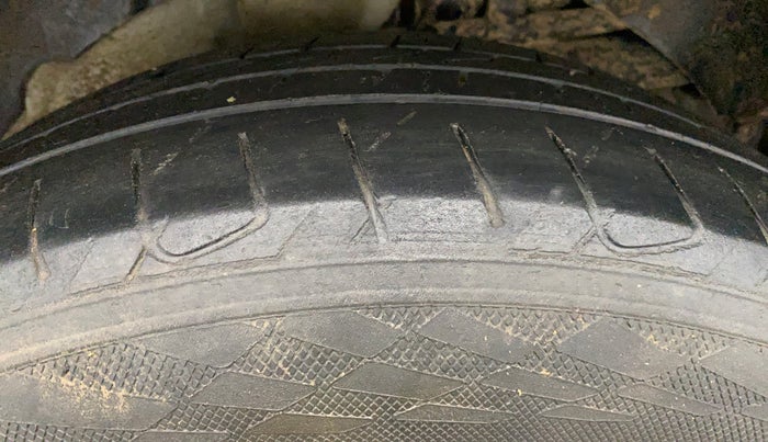 2017 Mahindra XUV500 W6, Diesel, Manual, 99,718 km, Left Rear Tyre Tread