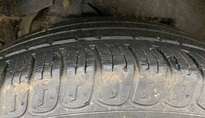 2017 Mahindra XUV500 W6, Diesel, Manual, 99,718 km, Right Rear Tyre Tread