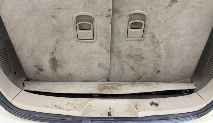 2017 Mahindra XUV500 W6, Diesel, Manual, 99,718 km, Boot Inside