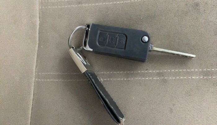 2017 Mahindra XUV500 W6, Diesel, Manual, 99,718 km, Key Close Up