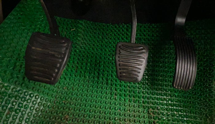 2017 Mahindra XUV500 W6, Diesel, Manual, 99,718 km, Pedals