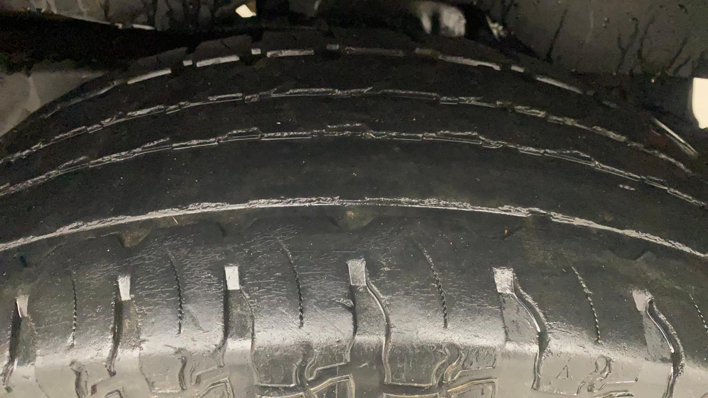2021 Mahindra Thar LX  P 4WD AT CONVERTIBLE, Petrol, Automatic, 40,573 km, Left Rear Tyre Tread
