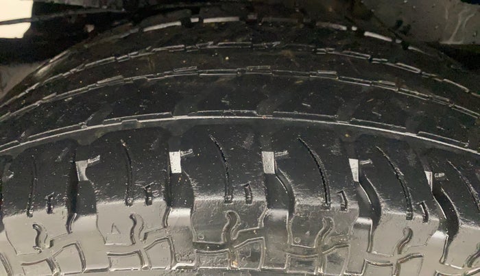 2021 Mahindra Thar LX  P 4WD AT CONVERTIBLE, Petrol, Automatic, 40,490 km, Right Rear Tyre Tread