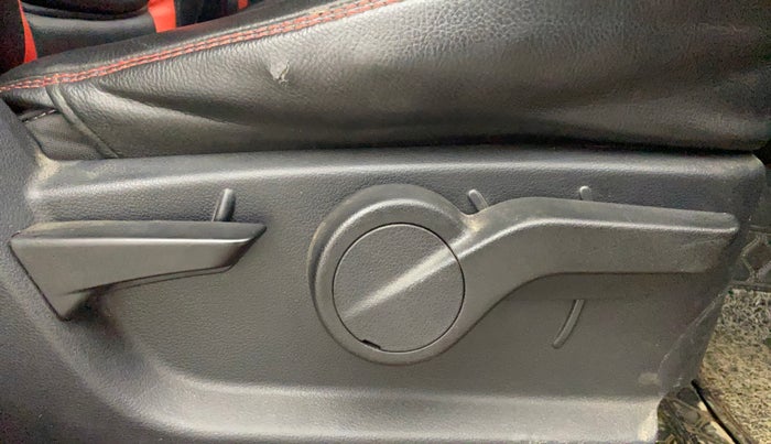 2021 Mahindra Thar LX  P 4WD AT CONVERTIBLE, Petrol, Automatic, 40,490 km, Driver Side Adjustment Panel