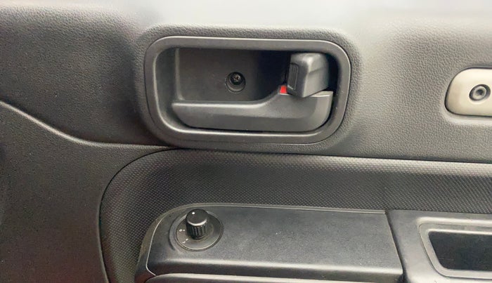 2021 Mahindra Thar LX  P 4WD AT CONVERTIBLE, Petrol, Automatic, 40,490 km, Driver Side Door Panels Control