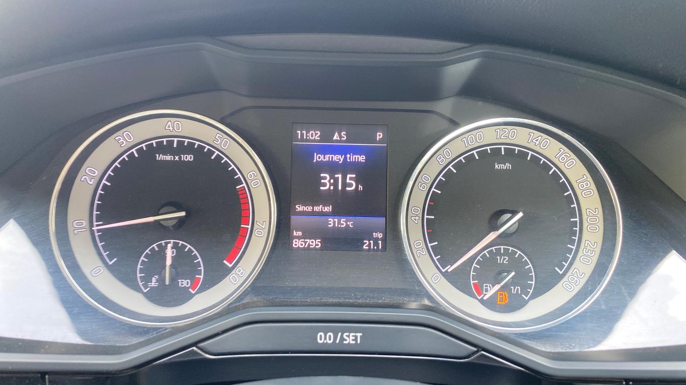 2018 Skoda Superb L&K 1.8 TSI AT, Petrol, Automatic, 86,785 km, Odometer Image