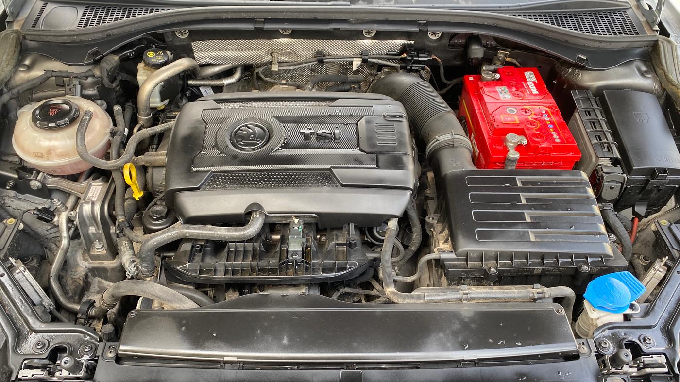 2018 Skoda Superb L&K 1.8 TSI AT, Petrol, Automatic, 86,785 km, Engine View