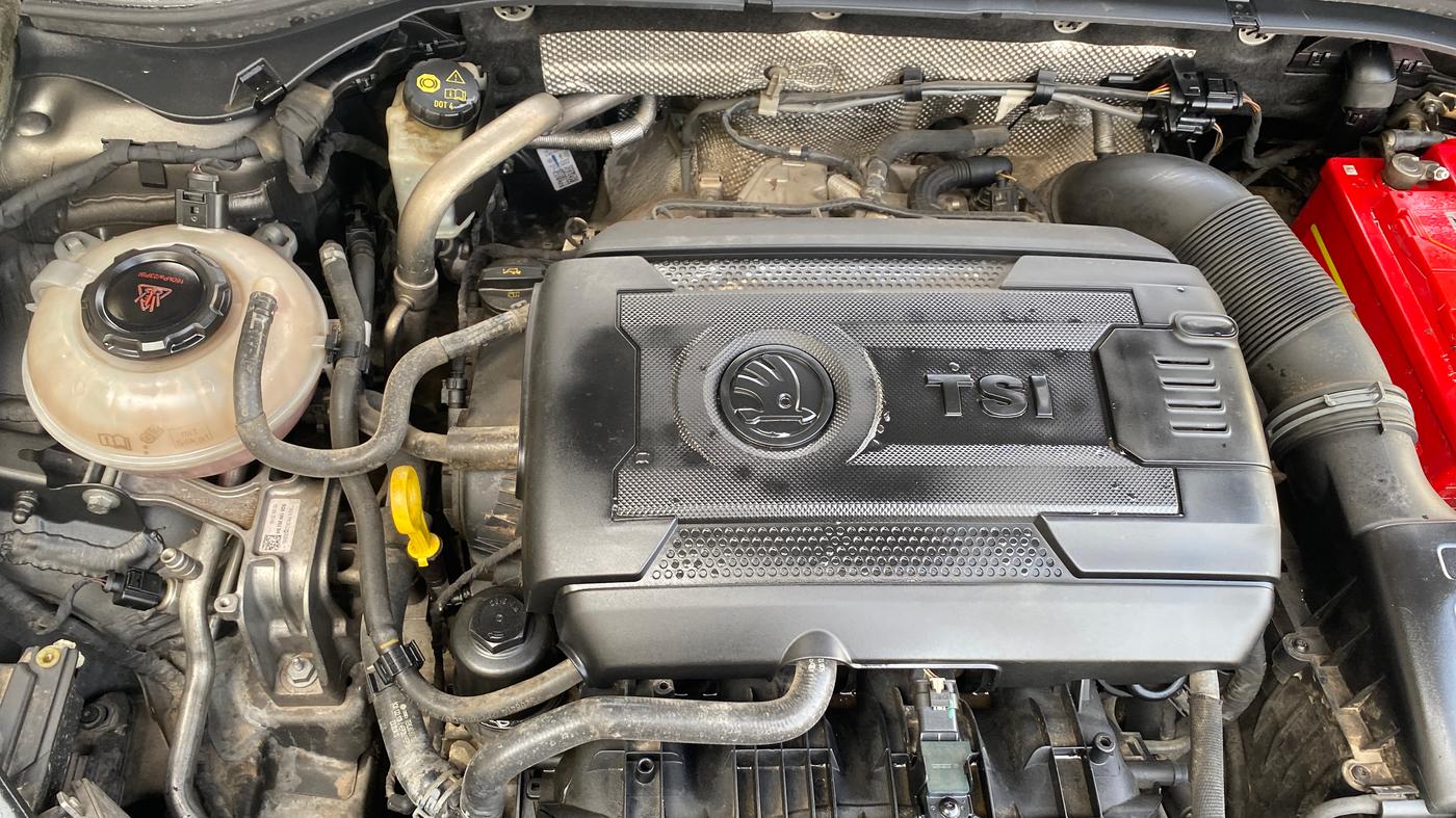 2018 Skoda Superb L&K 1.8 TSI AT, Petrol, Automatic, 86,785 km, Engine View - Right