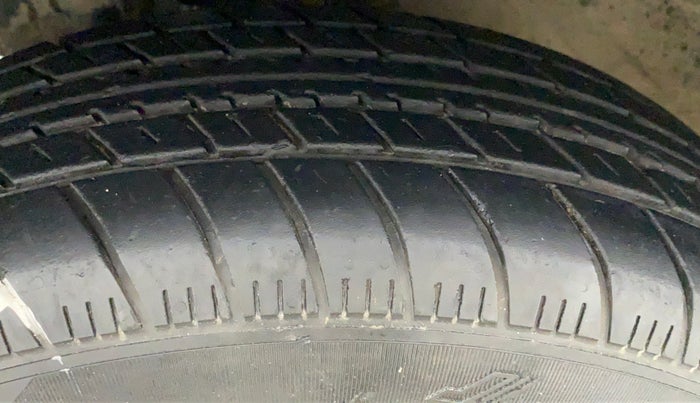 2019 Maruti New Wagon-R LXI CNG 1.0, CNG, Manual, 42,263 km, Left Front Tyre Tread