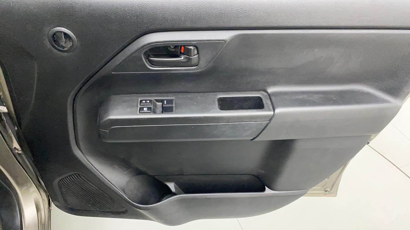 2019 Maruti New Wagon-R LXI CNG 1.0, CNG, Manual, 42,263 km, Driver Side Door Panels Control