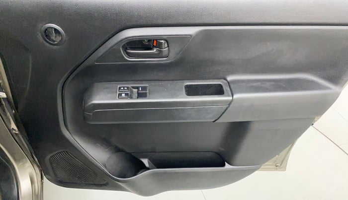 2019 Maruti New Wagon-R LXI CNG 1.0, CNG, Manual, 42,263 km, Driver Side Door Panels Control