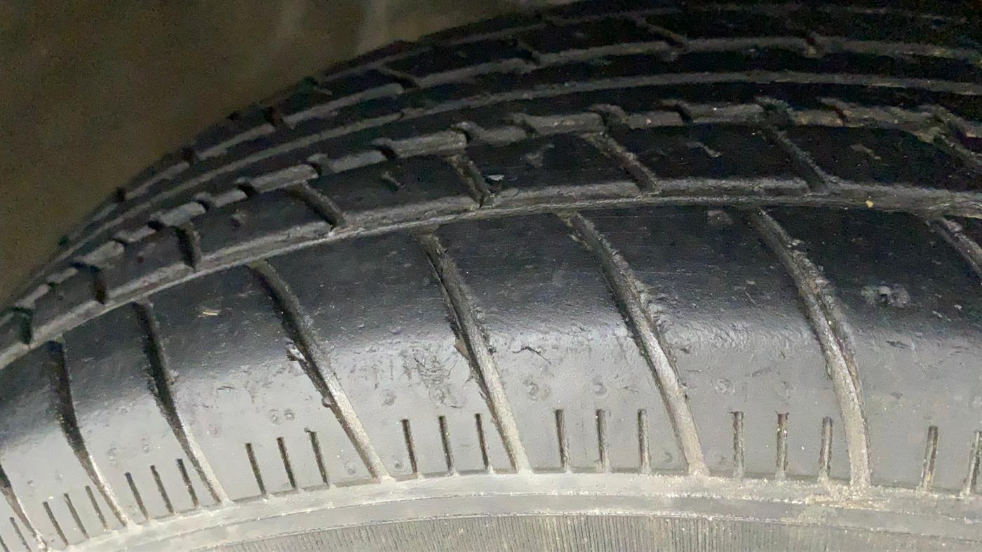 2019 Maruti New Wagon-R LXI CNG 1.0, CNG, Manual, 42,263 km, Right Front Tyre Tread