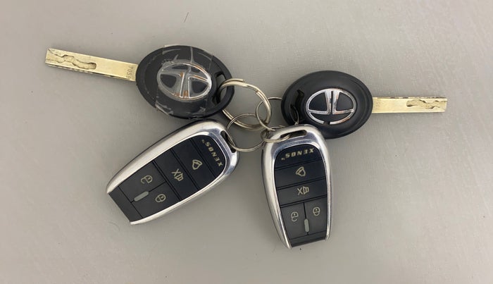 2023 Tata PUNCH PURE MT, Petrol, Manual, 20,523 km, Key Close Up