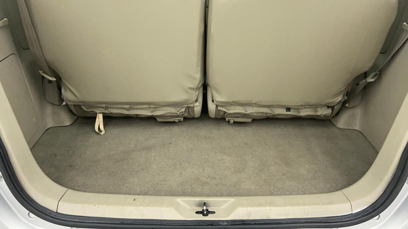 2013 Toyota Innova 2.5 GX 7 STR BS IV, Diesel, Manual, 1,21,826 km, Boot Inside