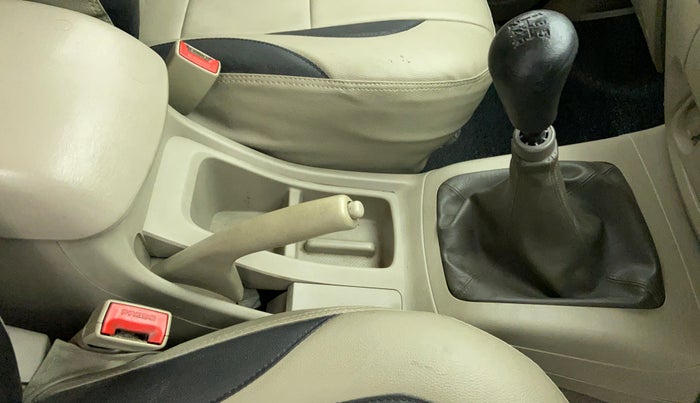 2013 Toyota Innova 2.5 GX 7 STR BS IV, Diesel, Manual, 1,21,826 km, Gear Lever