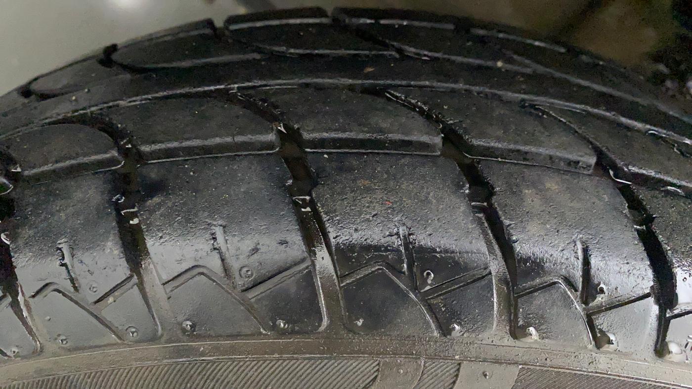 2018 Maruti Wagon R 1.0 LXI CNG, CNG, Manual, 17,078 km, Right Rear Tyre Tread