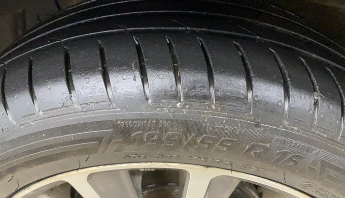 2021 Maruti Ciaz ALPHA 1.5 SHVS PETROL, Petrol, Manual, 69,648 km, Left Front Tyre Tread