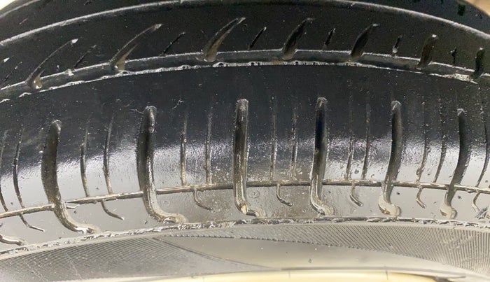 2013 Maruti Alto 800 LXI, Petrol, Manual, 26,859 km, Right Rear Tyre Tread