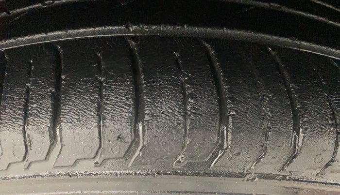 2020 Tata ALTROZ XZ PETROL, Petrol, Manual, 99,716 km, Right Front Tyre Tread