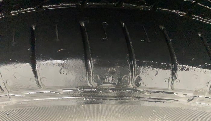 2020 MG HECTOR SHARP HYBRID 1.5 PETROL, Petrol, Manual, 38,345 km, Left Front Tyre Tread