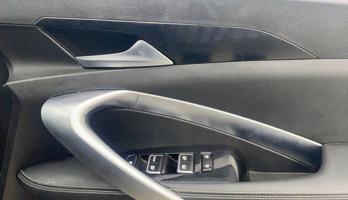 2020 MG HECTOR SHARP HYBRID 1.5 PETROL, Petrol, Manual, 38,345 km, Driver Side Door Panels Control