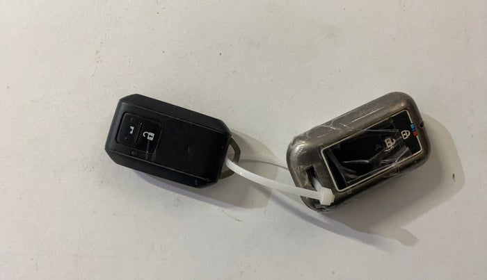 2021 Toyota Glanza G, Petrol, Manual, 65,629 km, Key Close Up