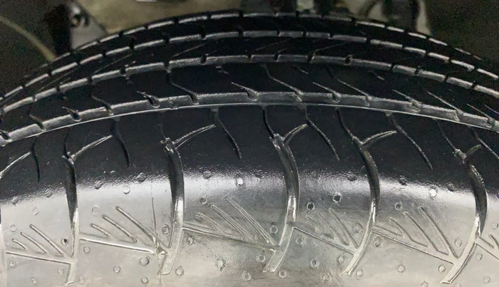 2019 Renault Duster RXS OPT CVT, Petrol, Automatic, 34,939 km, Left Front Tyre Tread
