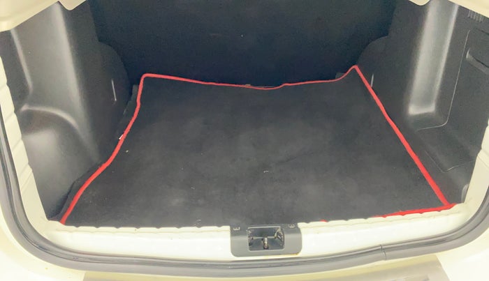 2019 Renault Duster RXS OPT CVT, Petrol, Automatic, 34,939 km, Boot Inside