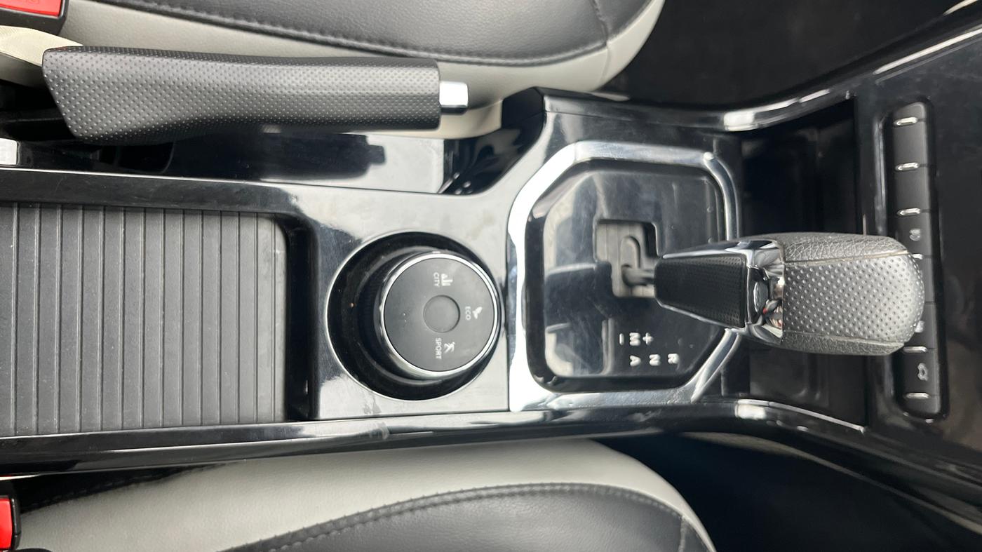 2021 Tata NEXON XZA PLUS (O) PETROL, Petrol, Automatic, 68,893 km, Gear Lever