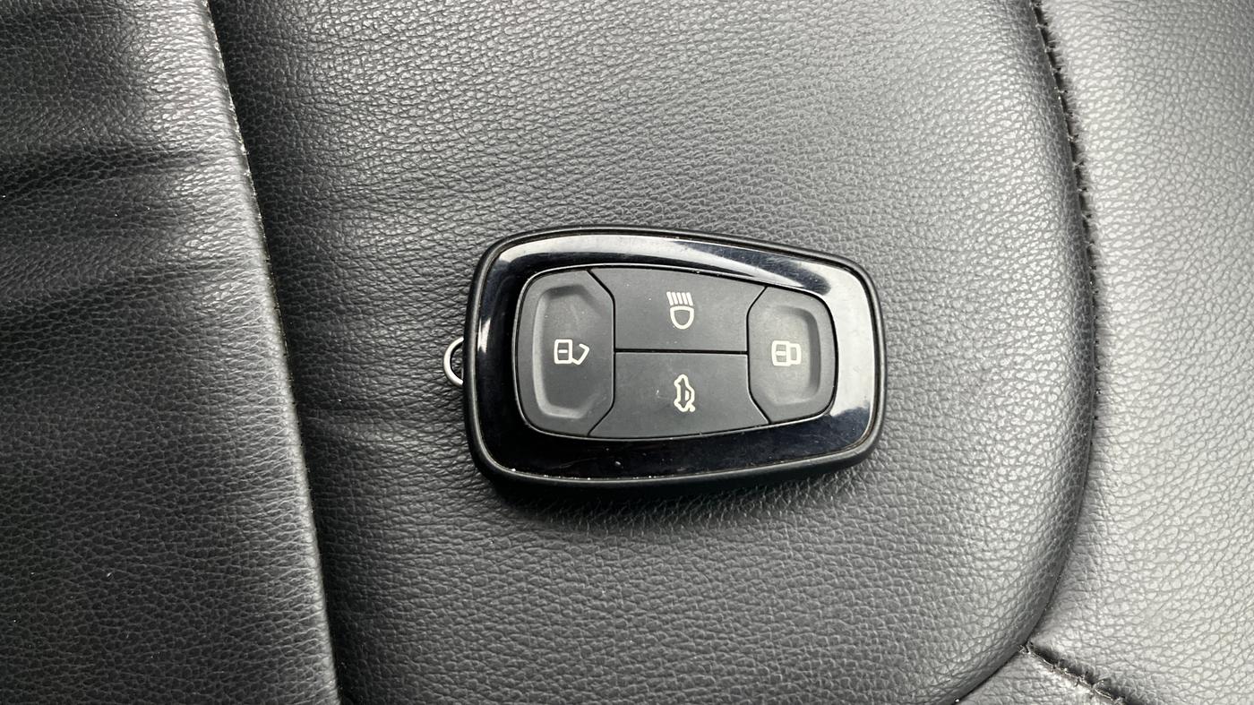 2021 Tata NEXON XZA PLUS (O) PETROL, Petrol, Automatic, 68,893 km, Key Close Up