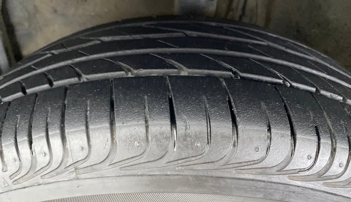 2020 Toyota YARIS V MT, Petrol, Manual, Left Front Tyre Tread