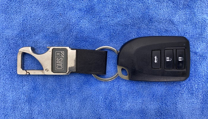 2020 Toyota YARIS V MT, Petrol, Manual, Key Close Up