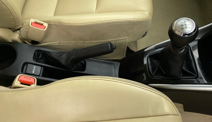 2020 Toyota YARIS V MT, Petrol, Manual, Gear Lever