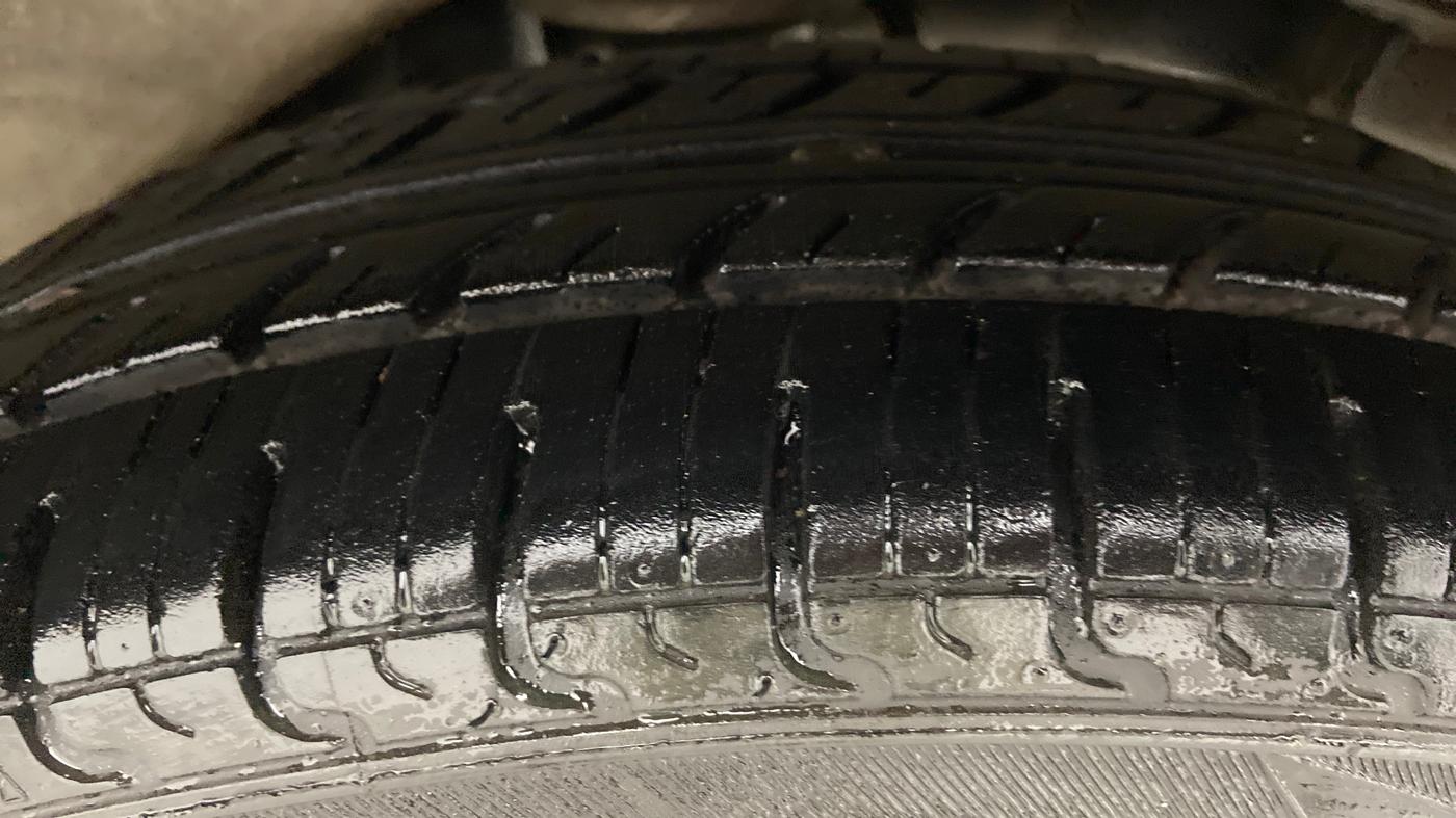 2011 Maruti A Star VXI, Petrol, Manual, 1,23,588 km, Left Rear Tyre Tread